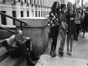 衣衫褴褛的图片,揭示社会底层生活现状